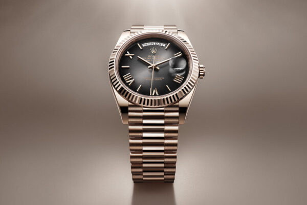 661d5f85d11b4_rolex-day-date-cover-m228235-00552402jva001portrait Rolex Day-Date 40 – The ombré dial